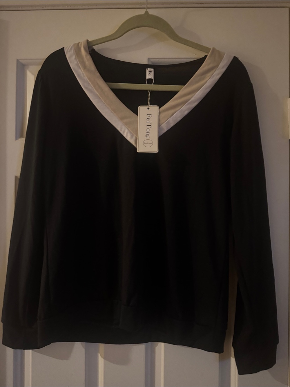 FeiTong Black V-Neck Pullover with Cream & White Trim